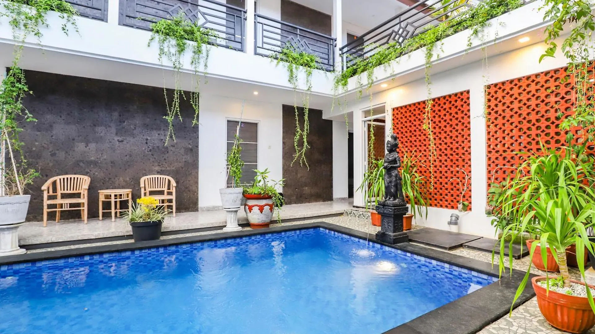 White Blue House 7 -Pvt Room, Shared Pool&Kitchen Ubud  Indonesia