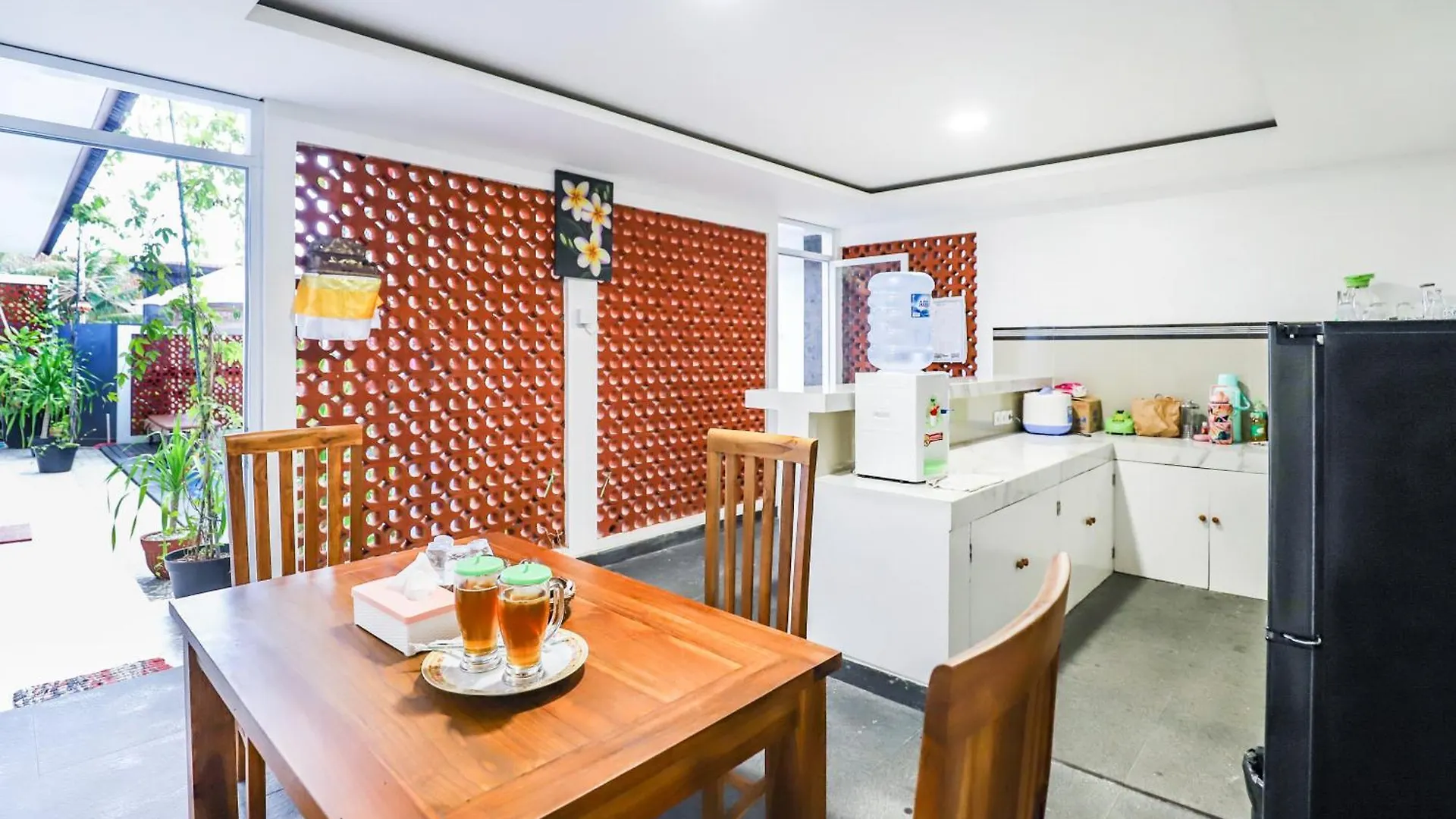 White Blue House 7 -Pvt Room, Shared Pool&Kitchen Ubud  0*, Ubud (Bali)