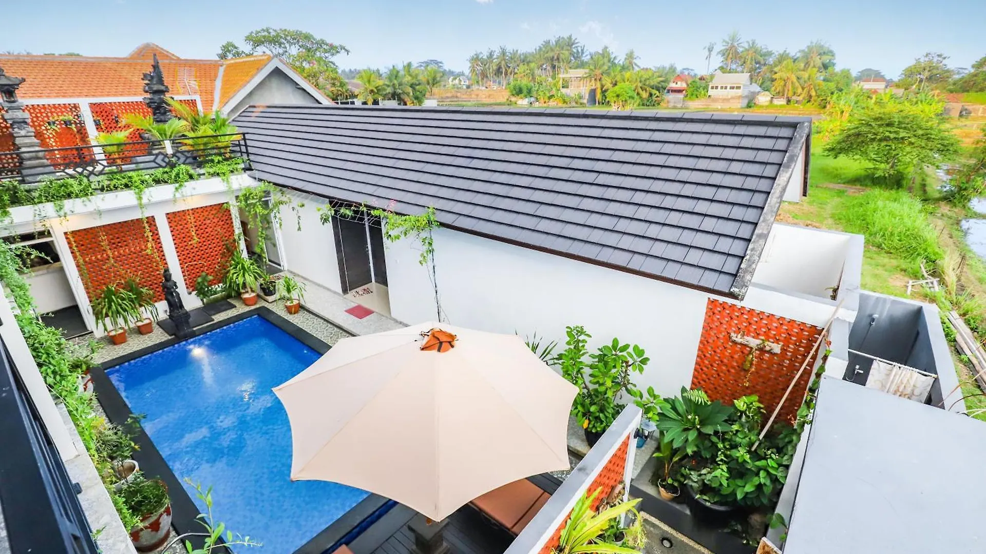 White Blue House 7 -Pvt Room, Shared Pool&Kitchen Ubud  Guest house Ubud (Bali)