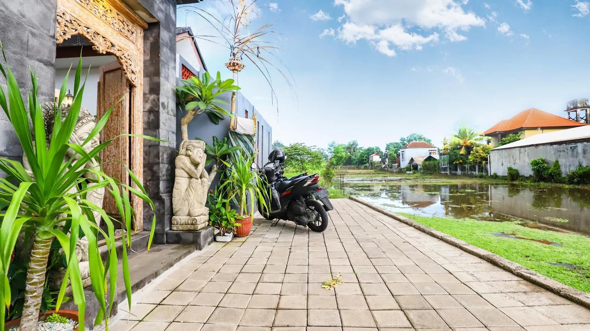 White Blue House 7 -Pvt Room, Shared Pool&Kitchen Ubud  Ubud (Bali)