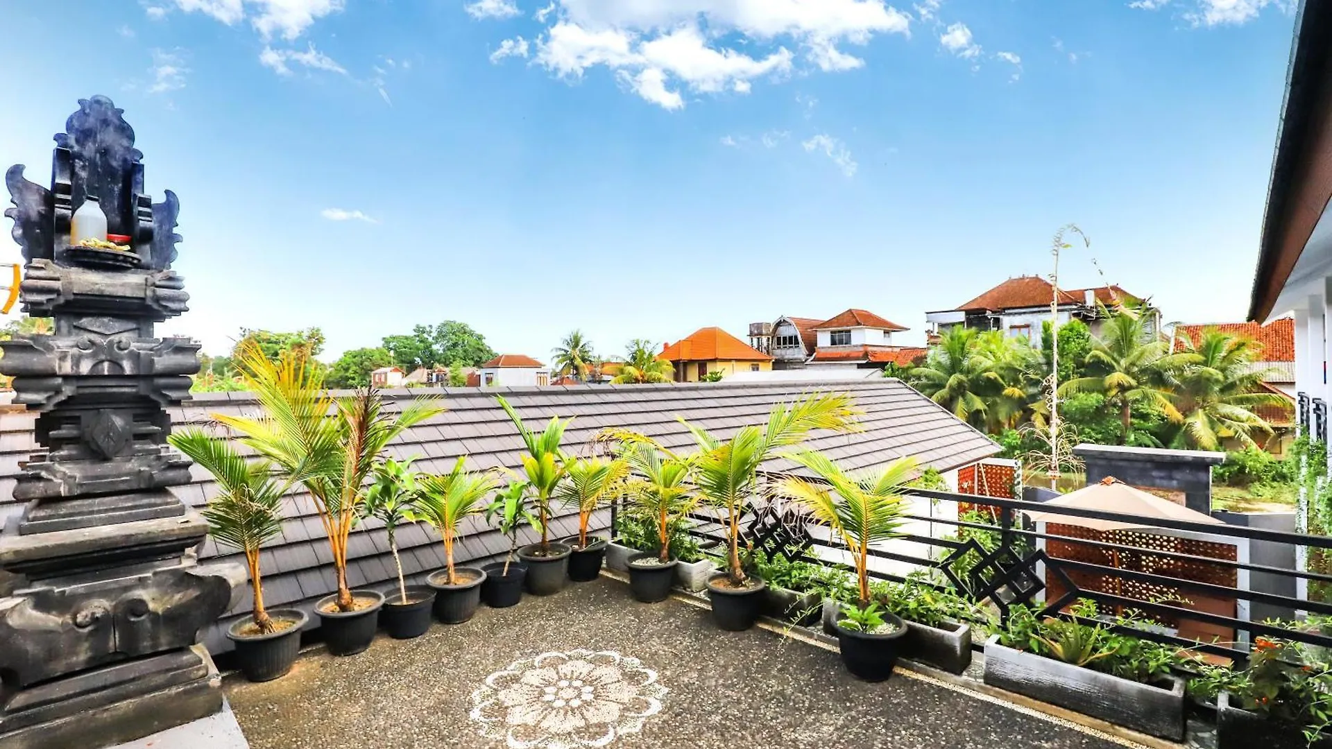 Guest house White Blue House 7 -Pvt Room, Shared Pool&Kitchen Ubud