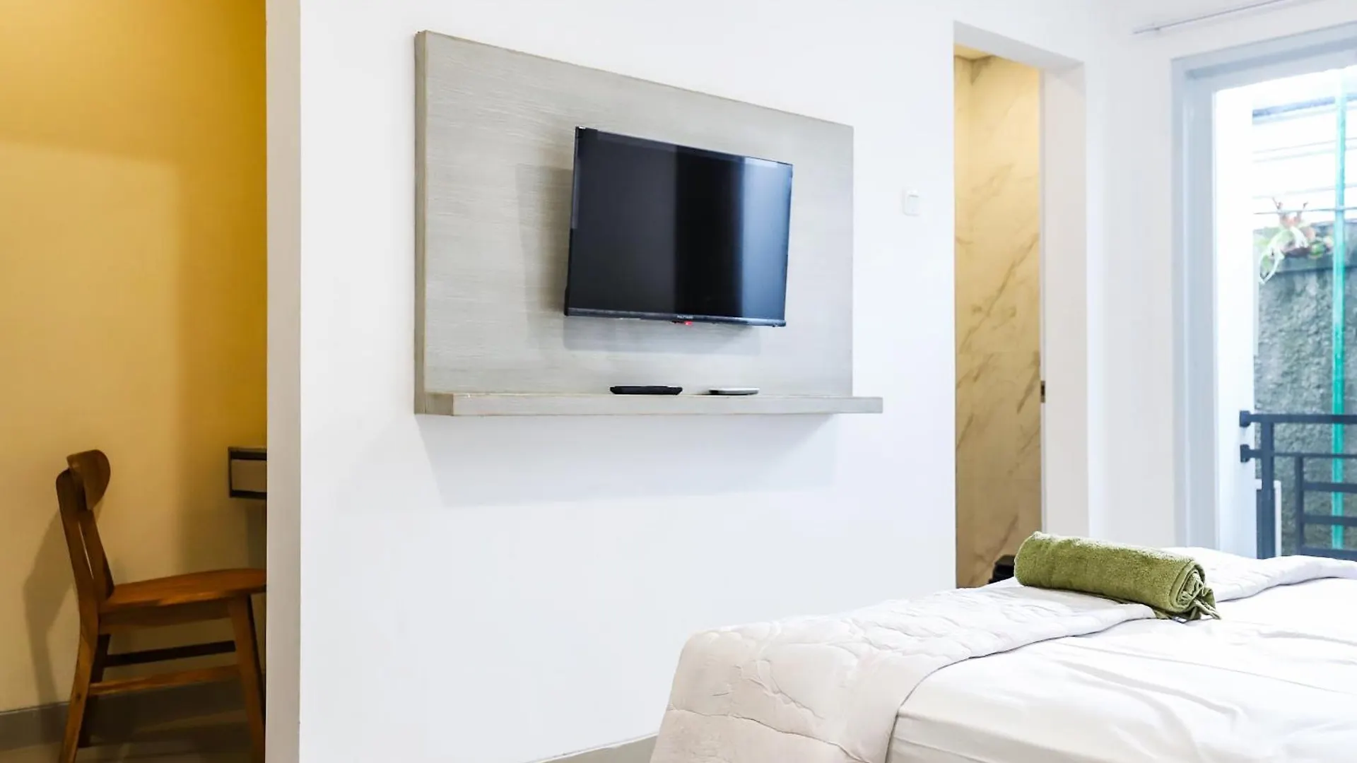 White Blue House 7 -Pvt Room, Shared Pool&Kitchen Ubud  Ubud (Bali)