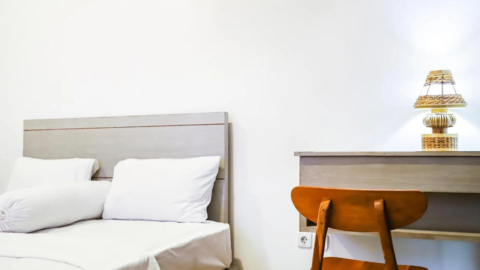 White Blue House 7 -Pvt Room, Shared Pool&Kitchen Ubud