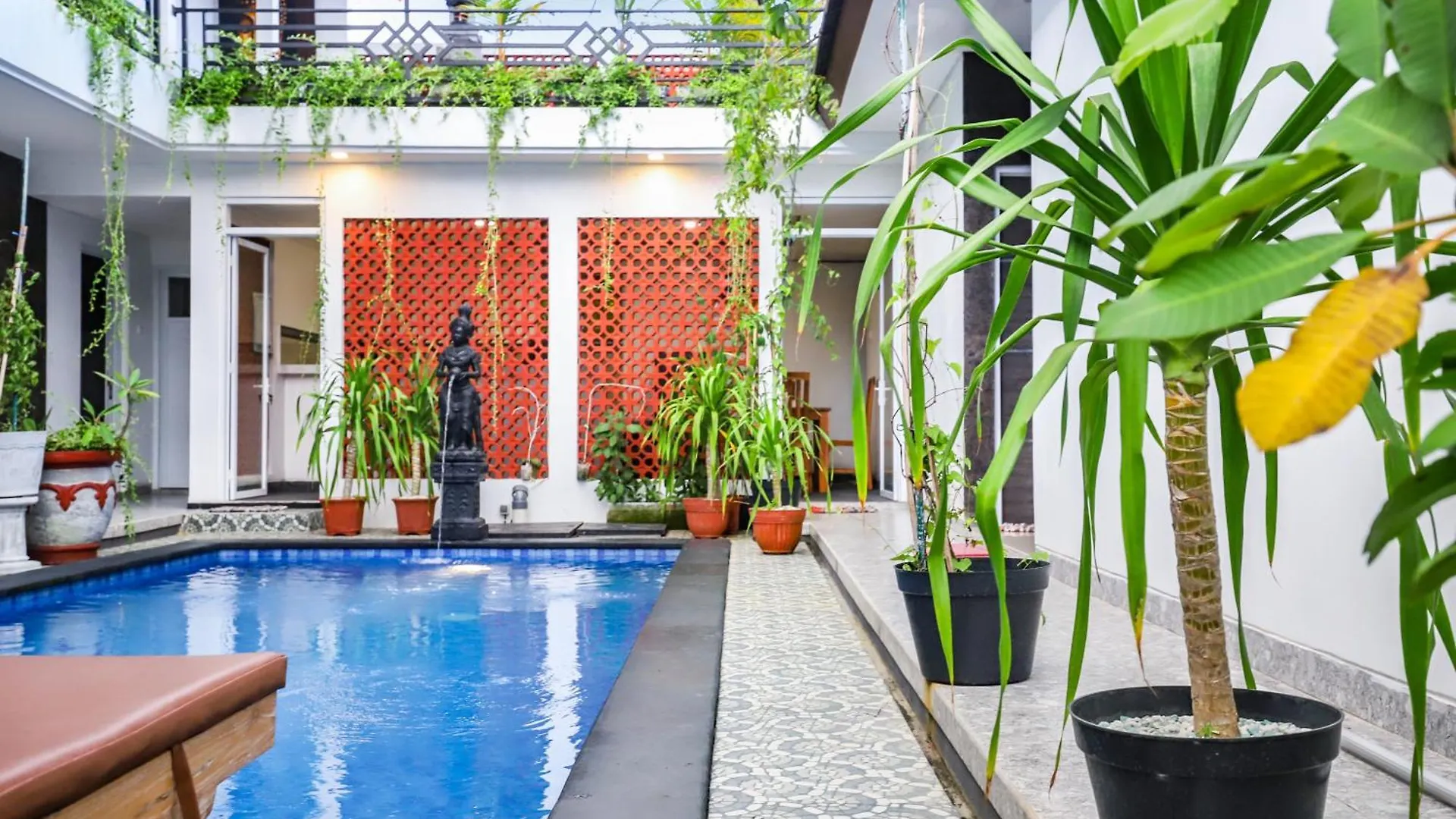Guest house White Blue House 7 -Pvt Room, Shared Pool&Kitchen Ubud
